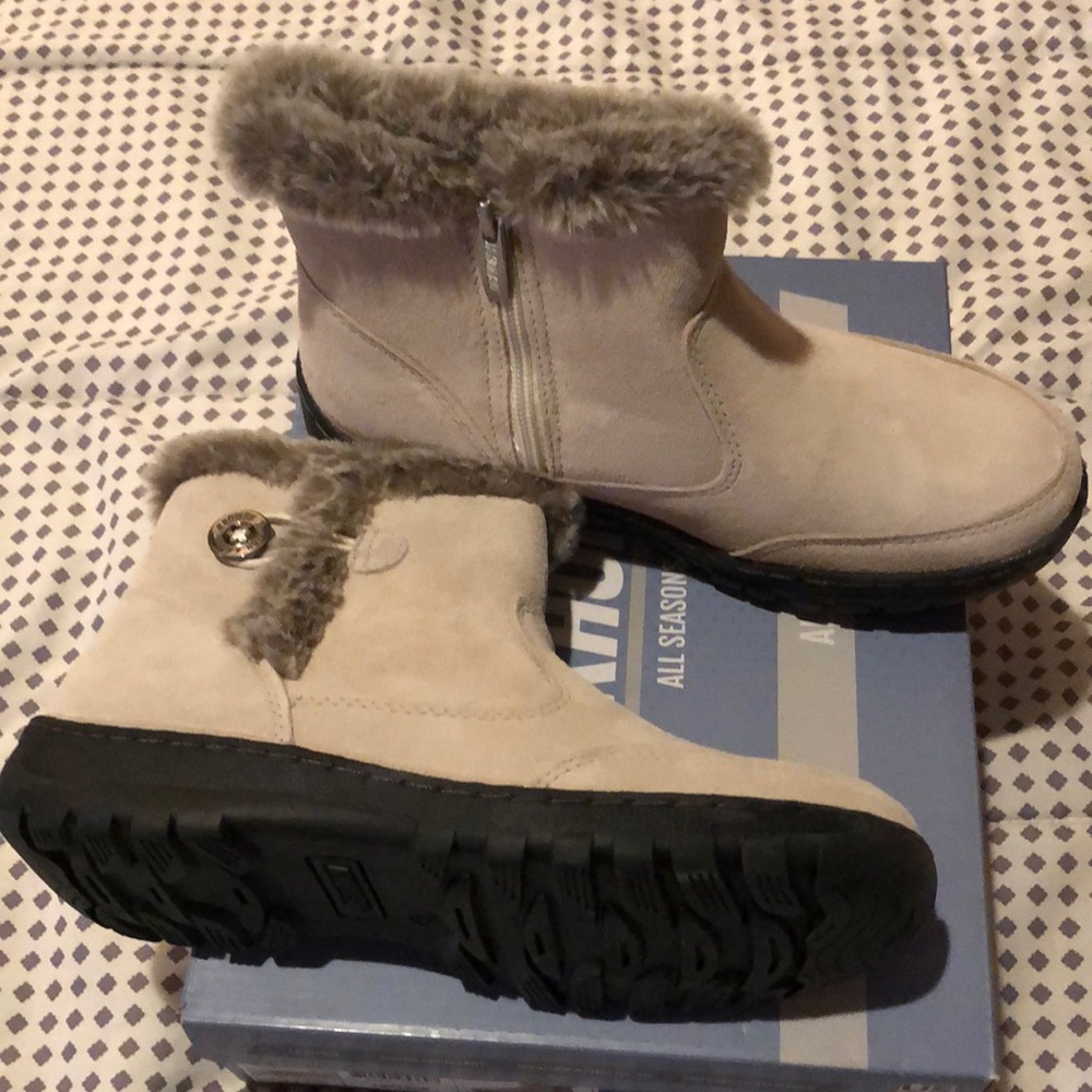 KHOMBU IRIS Boots